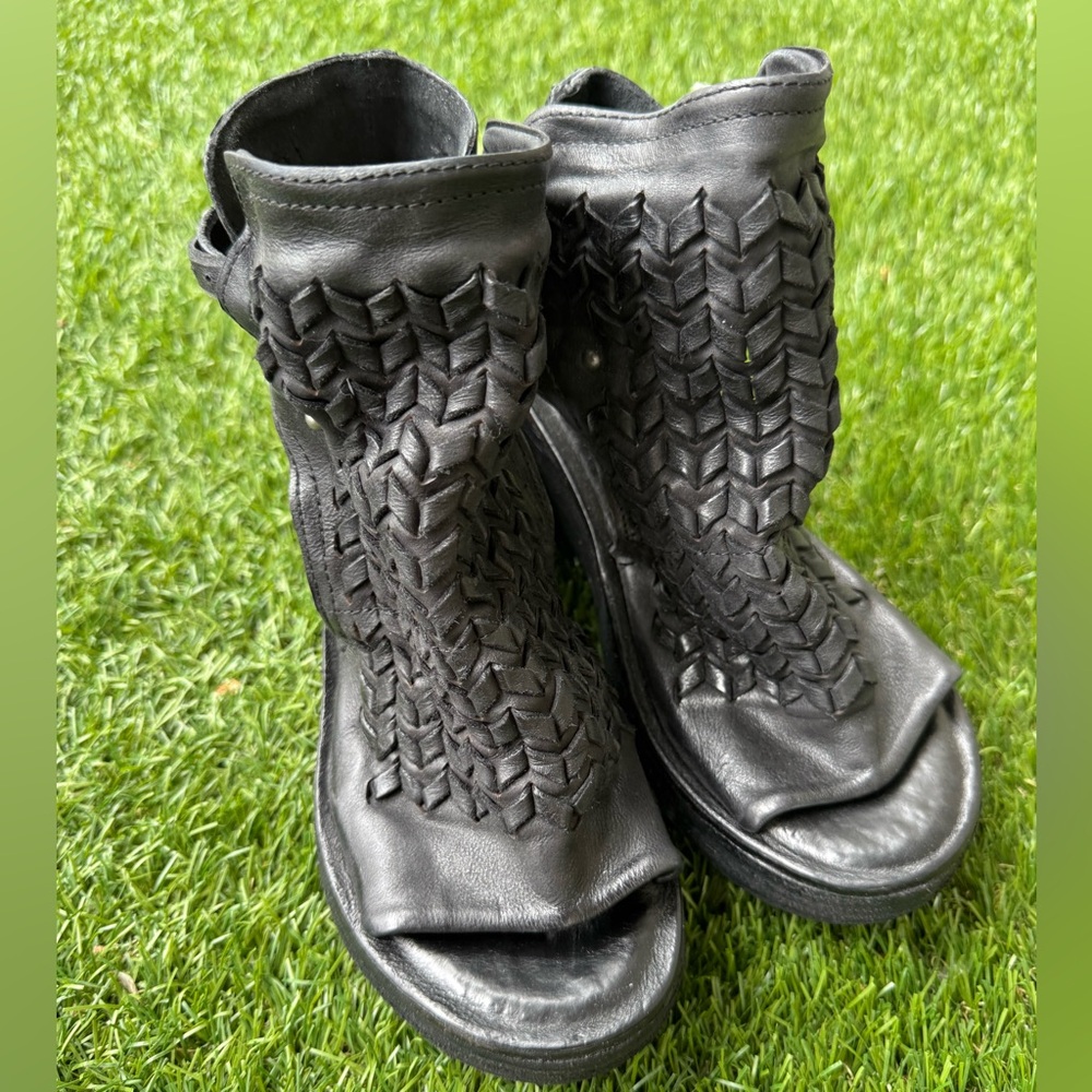 EUC AS98 37 6.5-7 NEWBURY WEAVE WEDGE SANDAL. WORN 2x. LOOK NEW.